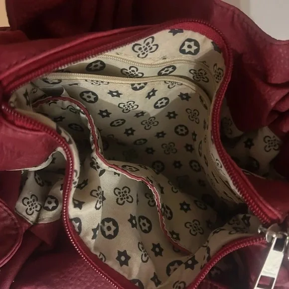 Chic Burgundy Shoulder Bag - Picture 5 of 5